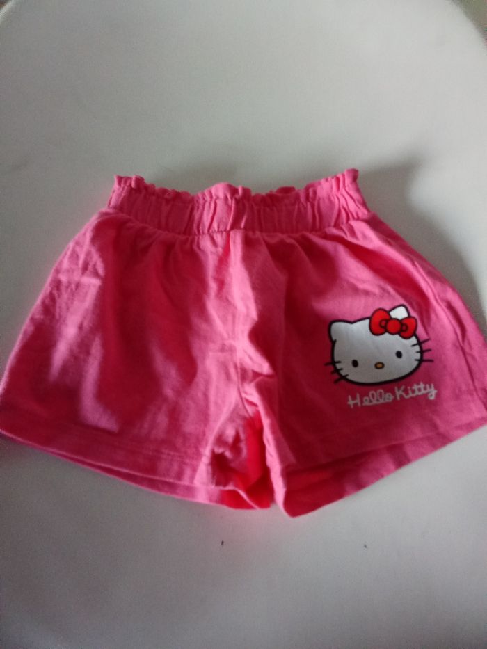 Short fille