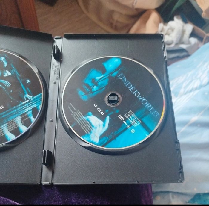 DVD Underworld alors on a la boîte du DVD il y a deux CD - photo numéro 6