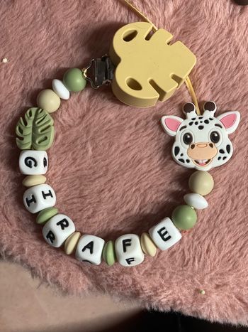 Attache tétine girafe