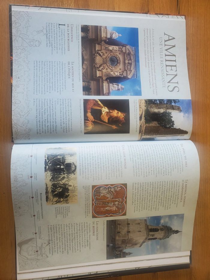 BD l histoire d Amiens en deux tomes . - photo numéro 4