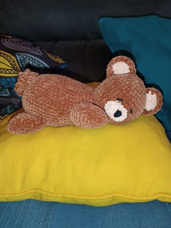 Ours endormi amigurumi peluche 