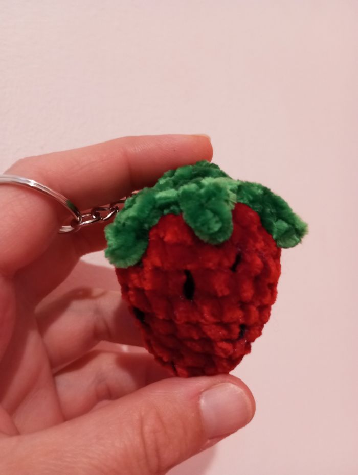 Porte-clés petite fraise - photo numéro 2