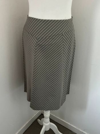 Jupe mi longue rayée taupe gris etam M