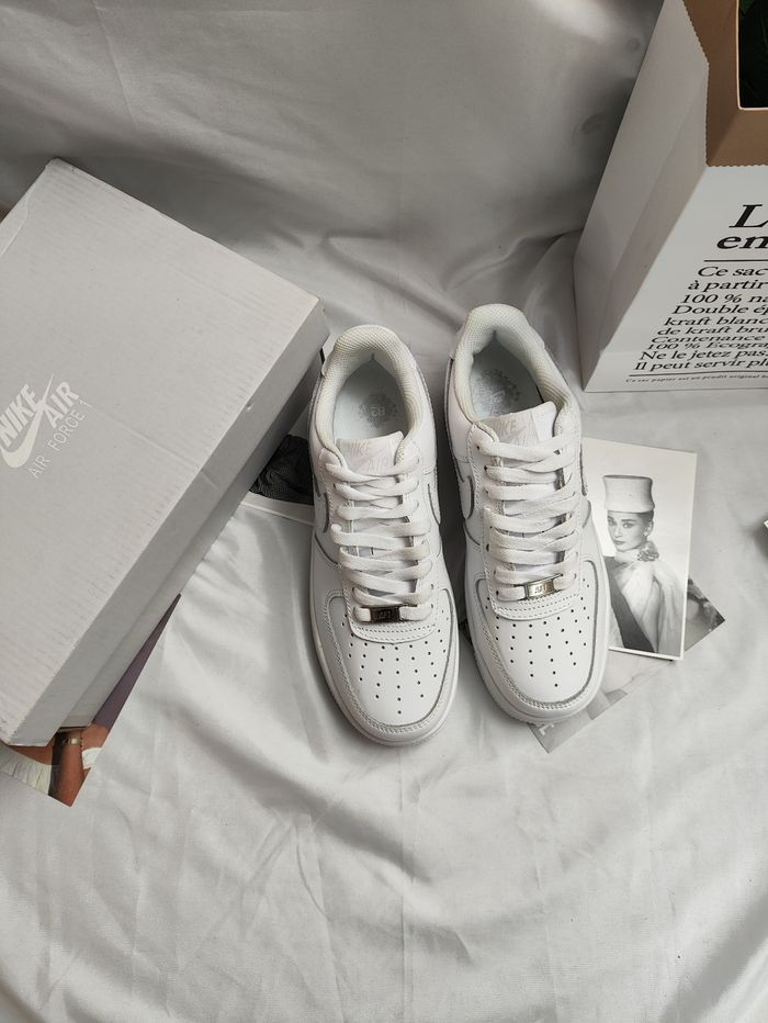 Nike Air Force 1 Low 07 Taille 38.5 - photo numéro 6