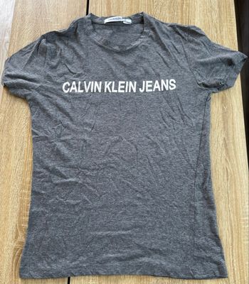 T-shirt gris Calvin Klein très bon état 