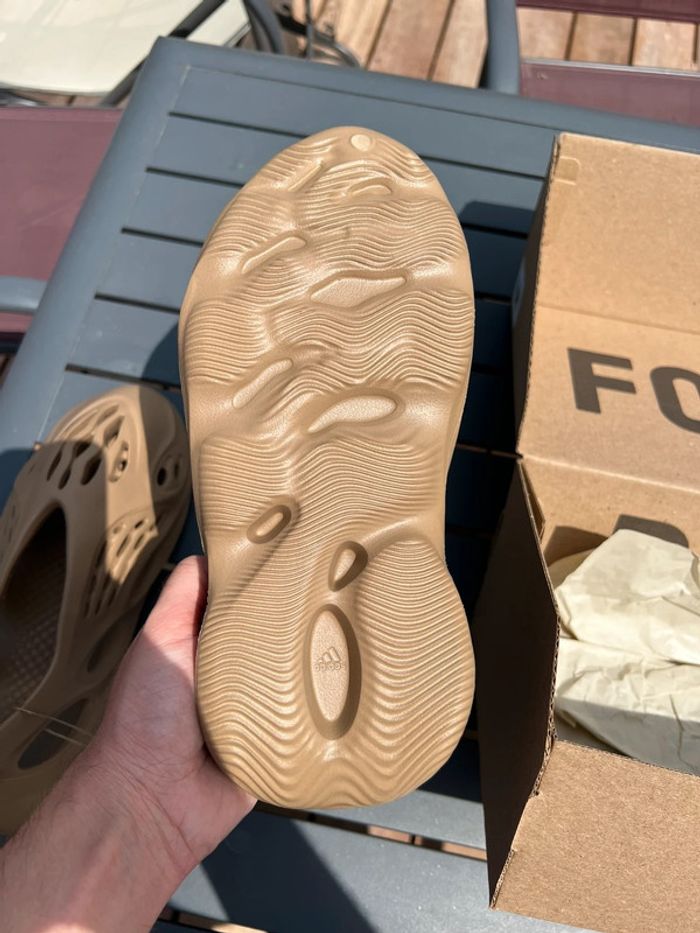 Yeezy Foam RNR Mx Cinder (marron, noir, bleu) - taille 42 - photo numéro 6