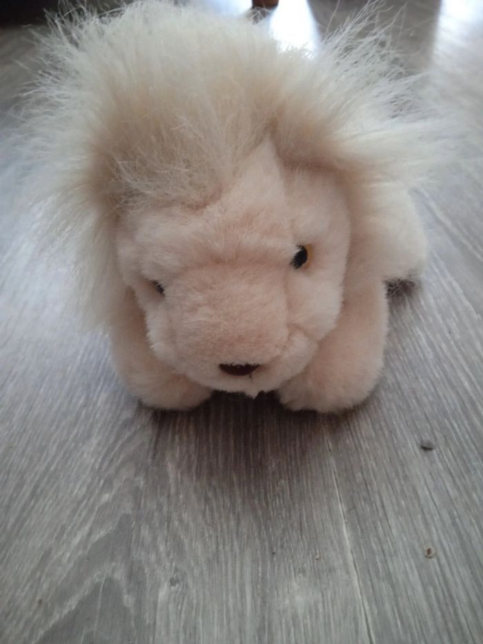 Peluche lion longueur 26 cm - hauteur 13 cm - photo numéro 2