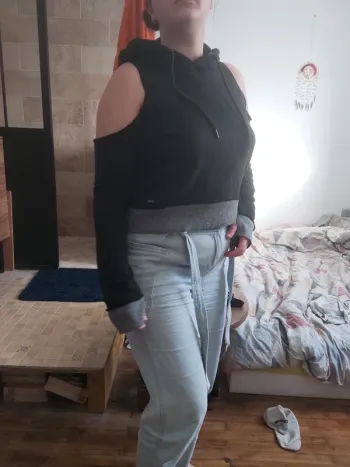 sweat Hollister à capuche épaules dénudées