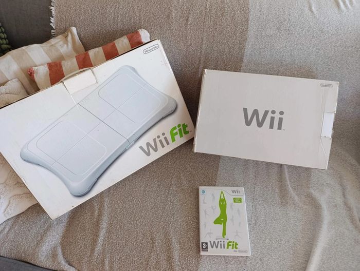 Wii en boite et wii Fit - photo numéro 2