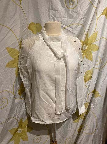Chemisier blanc à perles