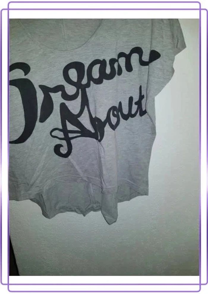 T-shirt asymétrique en très bon état - photo numéro 3