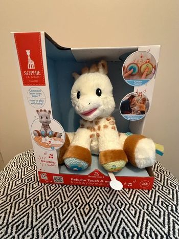 Vulli - Peluche Sophie la girafe touch and music