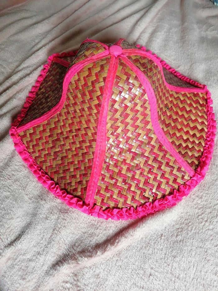 Chapeau rose en paille thaïlandais