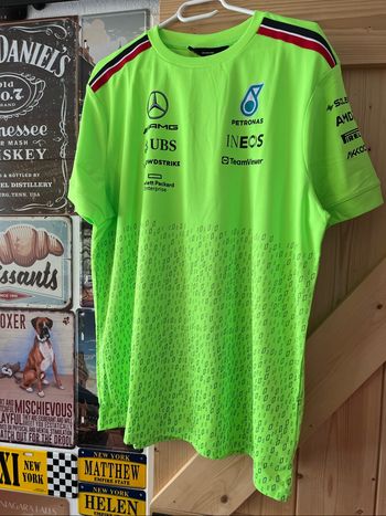 T shirt Mercedes amg Petronas formule 1 neuf