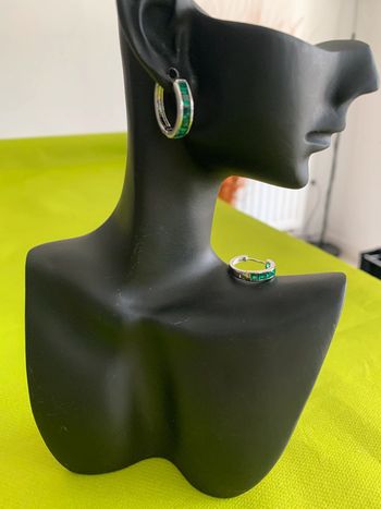 Boucles d’oreilles créoles vertes en cuivre argenté
