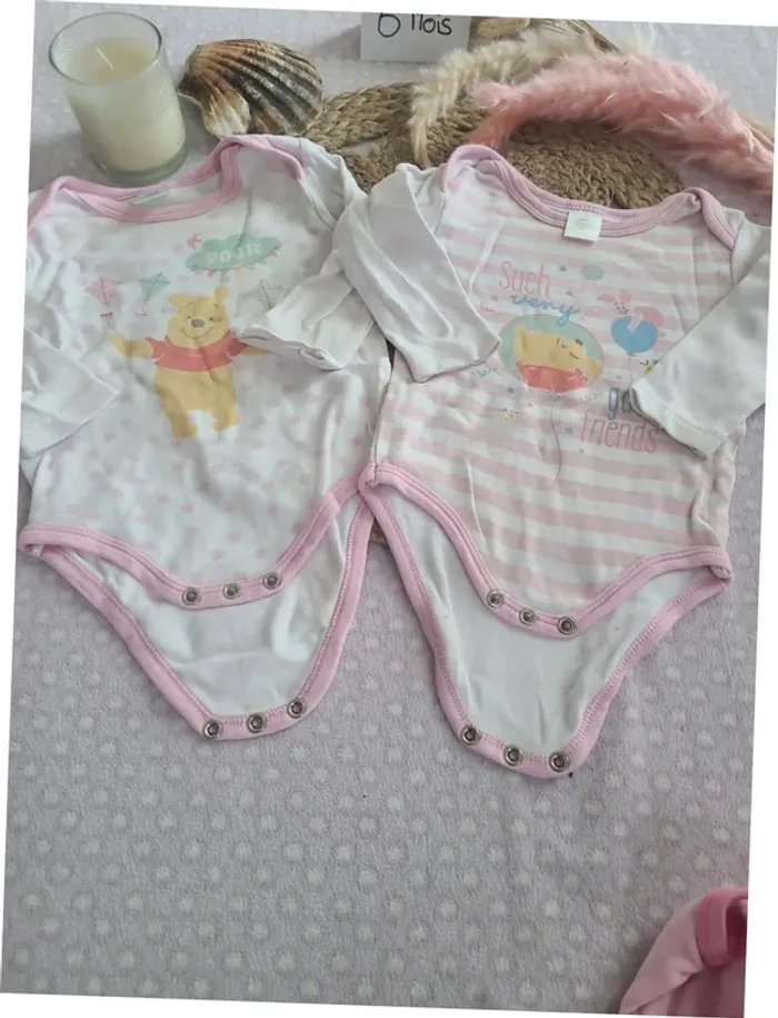Lot bodys disney 6 mois - photo numéro 3