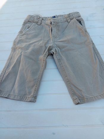 Short beige de taille 8 ans et de marque Kiabi