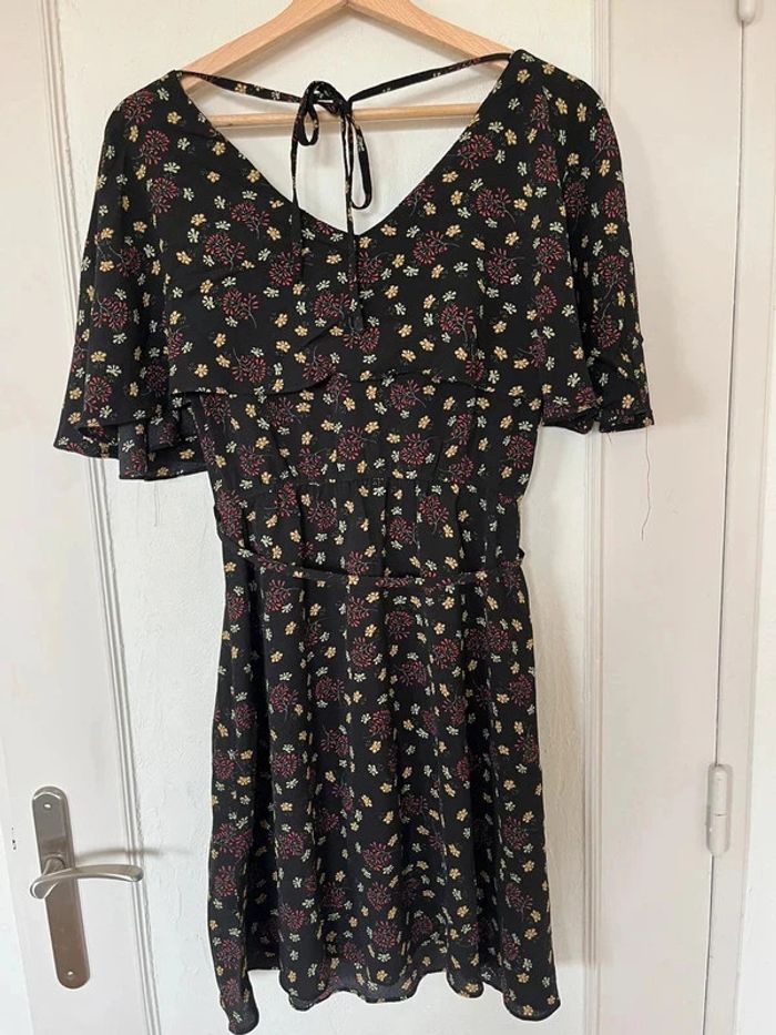 Robe Molly Bracken - Taille S - bohème Comme neuve noir fleurs drapé joli dos - photo numéro 3