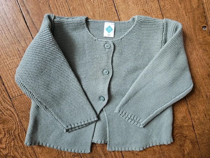 Gilet neuf 18 mois