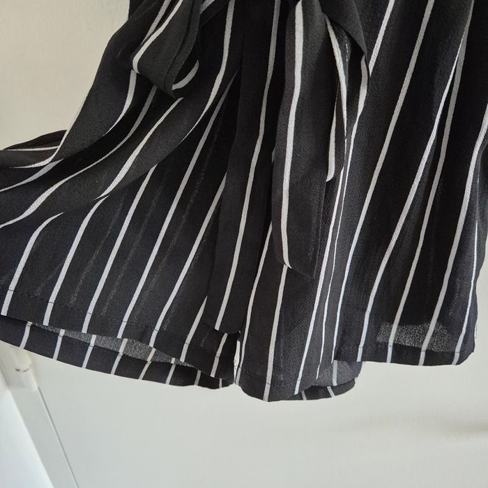 Combi short neuve rayée noire et blanche avec ceinture - Shein - Taille M : 38 - 40 - photo numéro 4