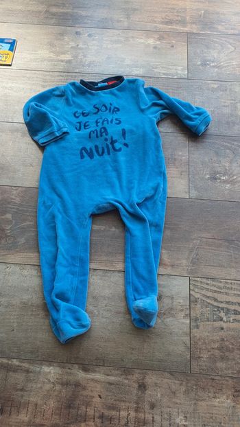 Pyjamas tissaia 24 mois en très bon état