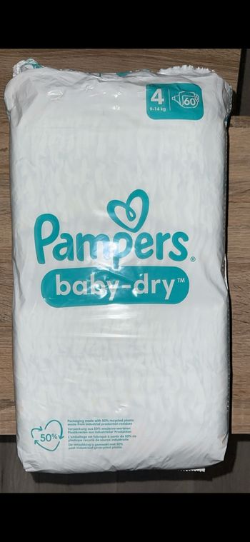 Couches Pampers  baby dry taille 4