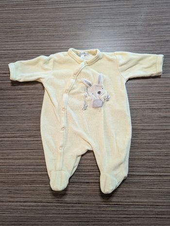 Grenouillère avec broderie lapin