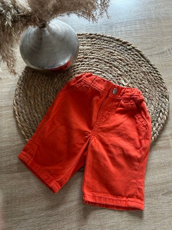 Short tape à l’œil 