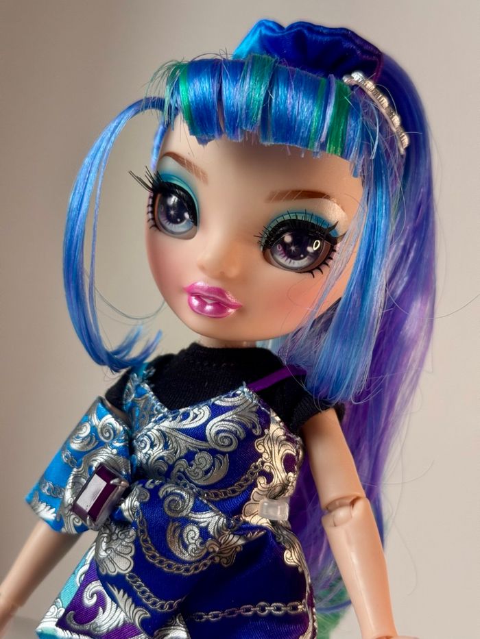 Holly junior Rainbow High - photo numéro 4