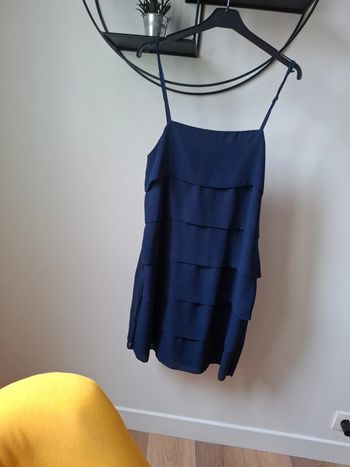 Robe marine a volants