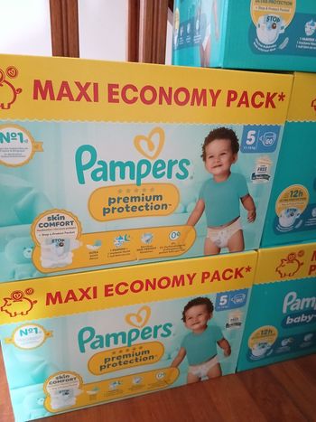Lot de 2 cartons couches premium protection pampers T5 