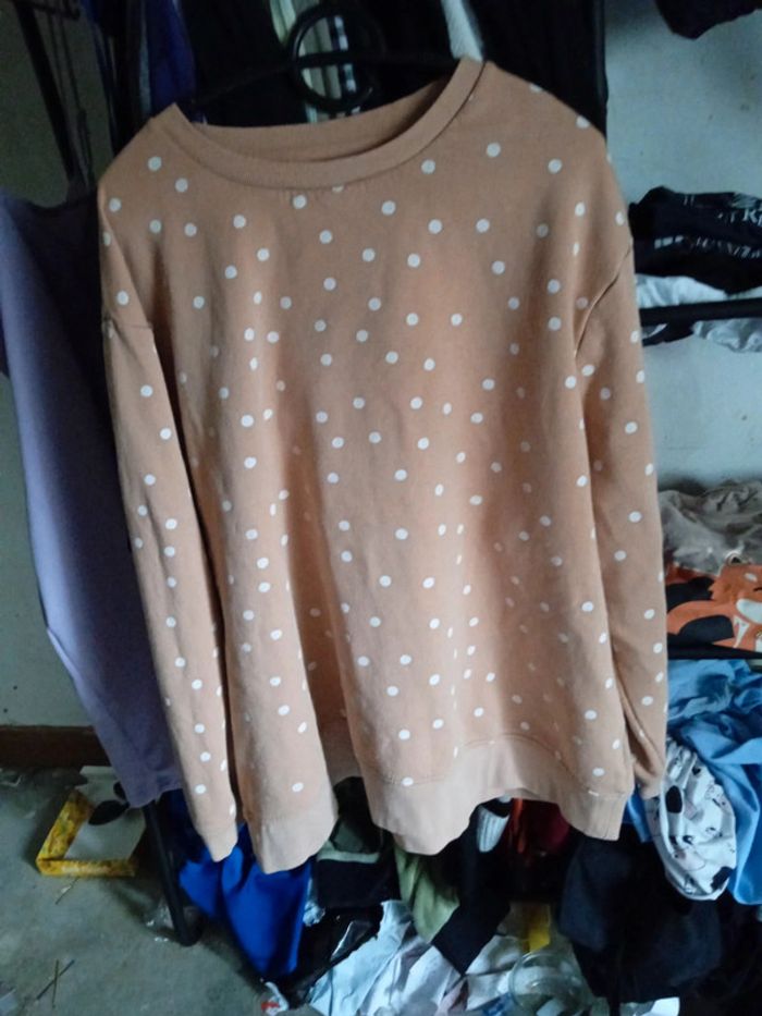 Pull Orange clair à points blancs