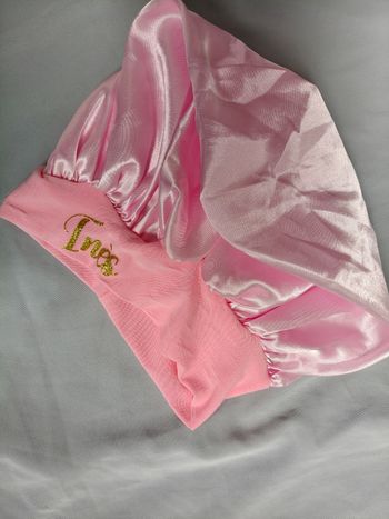 Bonnets en satin personnalisés 