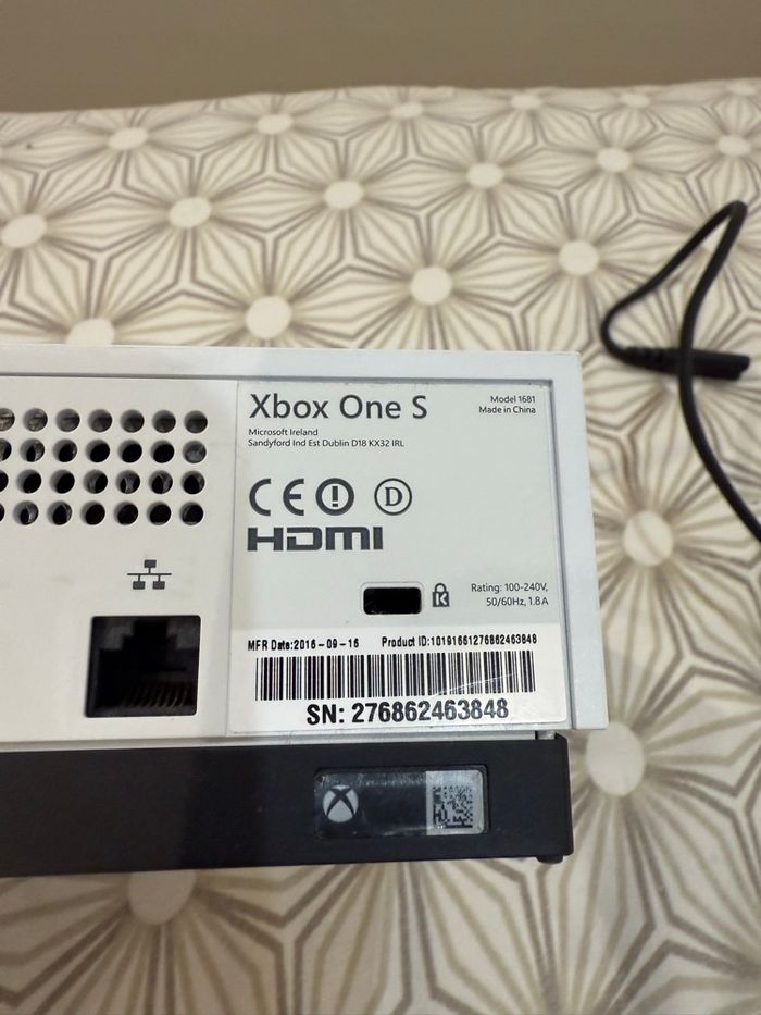 Xbox one S - 500Go + manette - photo numéro 7