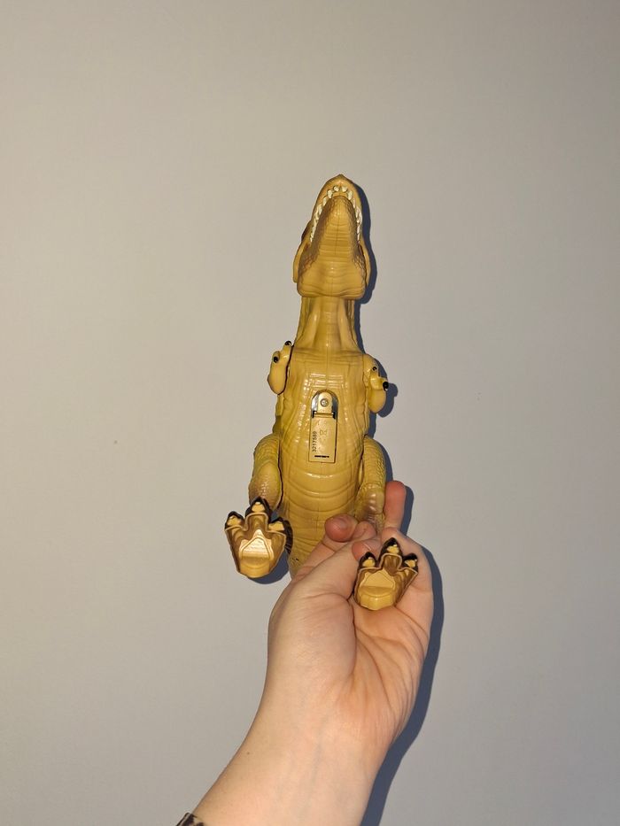 Dinosaure avec son et lumière - photo numéro 2