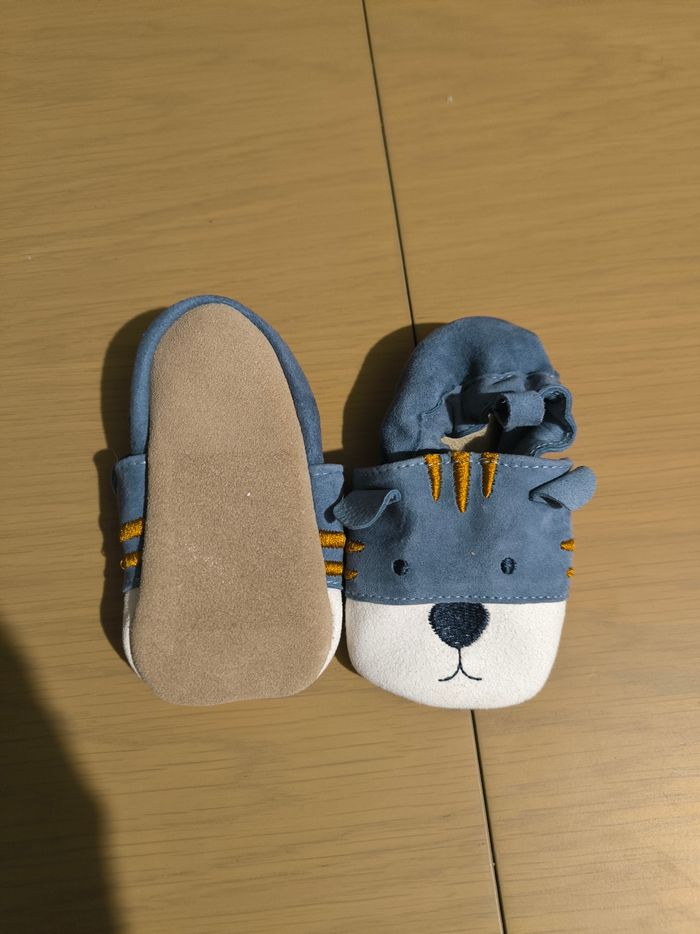Jolies chaussons bébé neuf - photo numéro 3