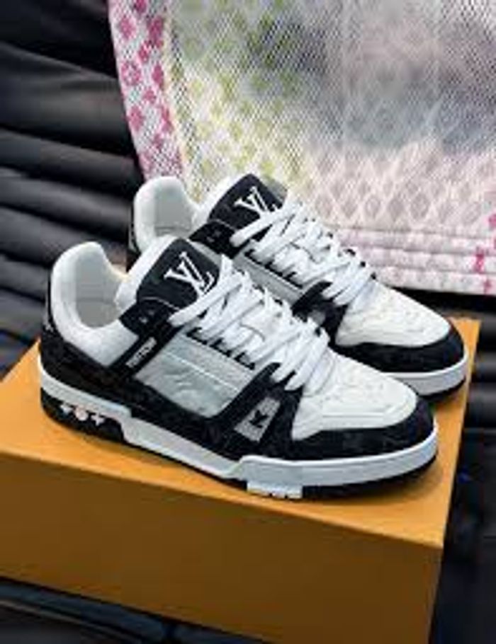 Basket LV Louis vuitton noir blanc 42 - photo numéro 4
