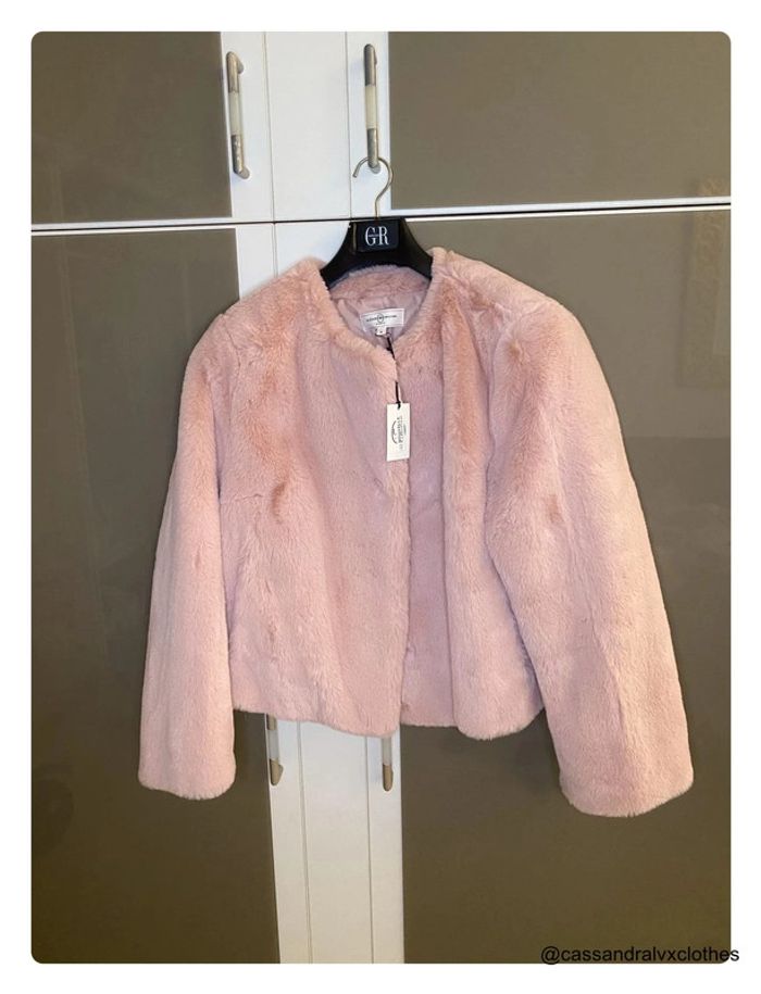 Veste en fausse fourrure rose Ivana - Un jour ailleurs
