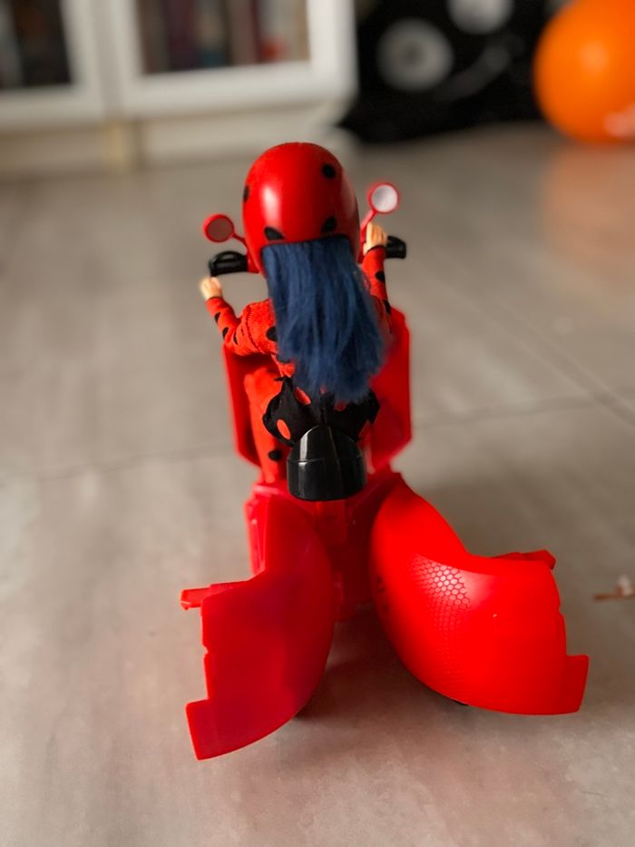 Miraculous et sa moto - photo numéro 6