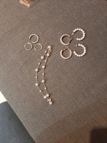 Lot bijoux perles