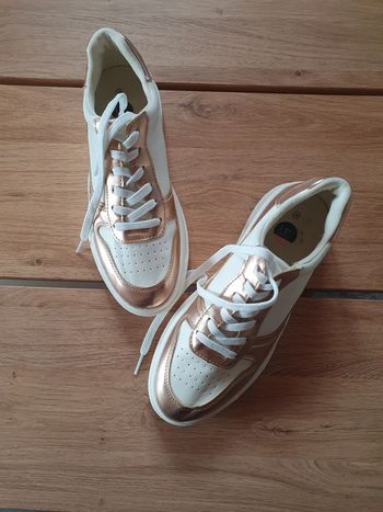 🌸 Baskets blanches avec détails rose gold 🌸 pointure 39 🌸