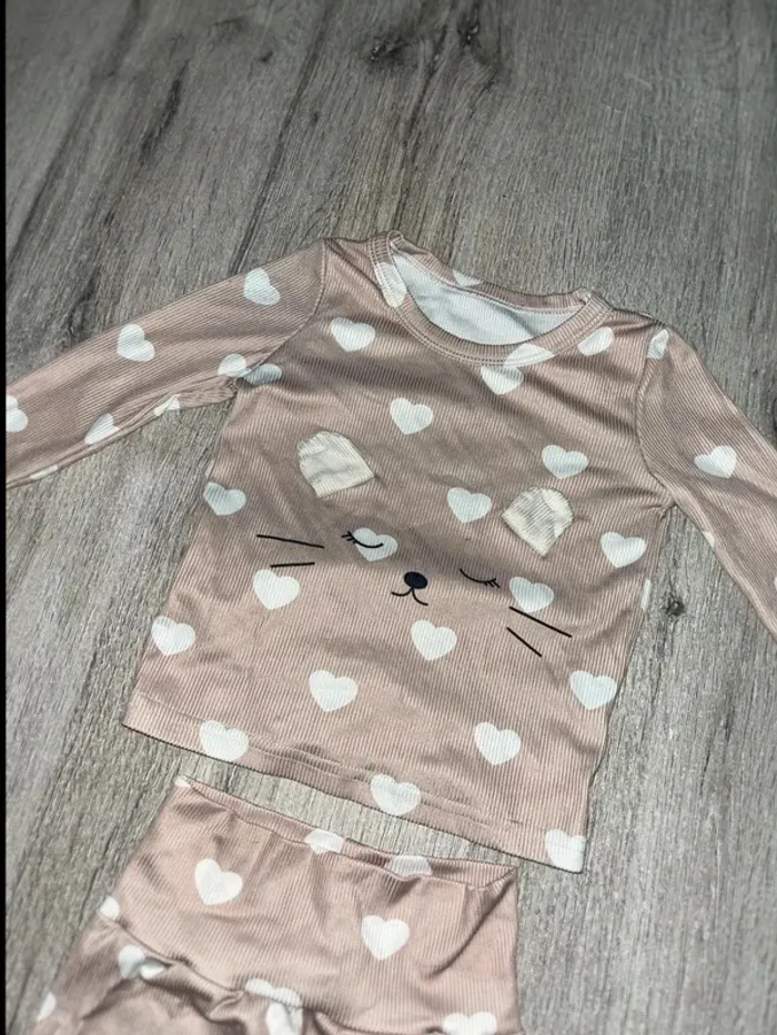 🌟 Ensemble Pyjama Enfant à Motifs Cœurs 🌟 - photo numéro 2