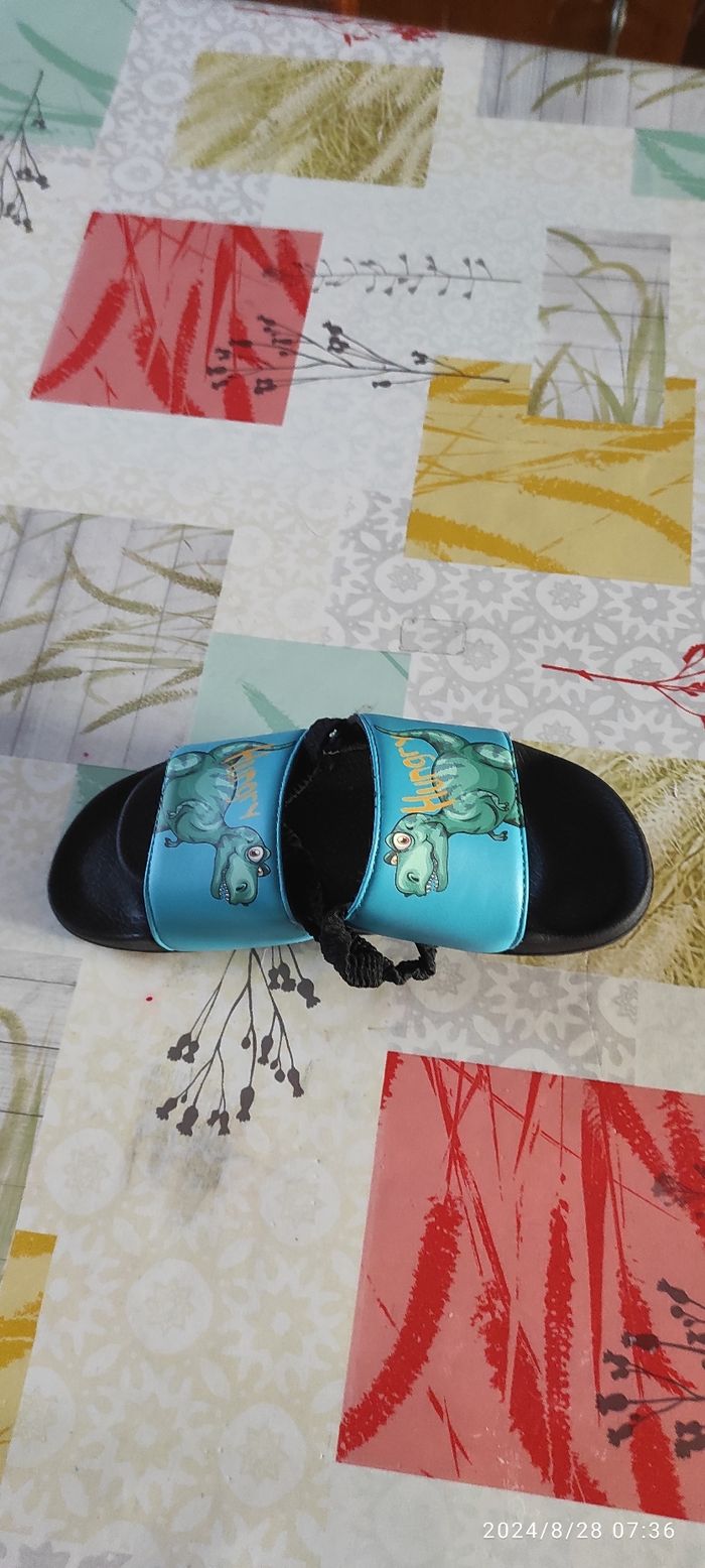 Claquettes dinosaure Amazon 32/33