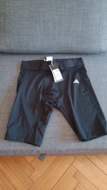 Shorts aderenti Adidas neri