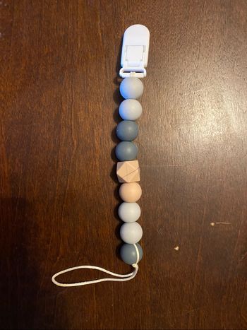Attaché sucette en silicone