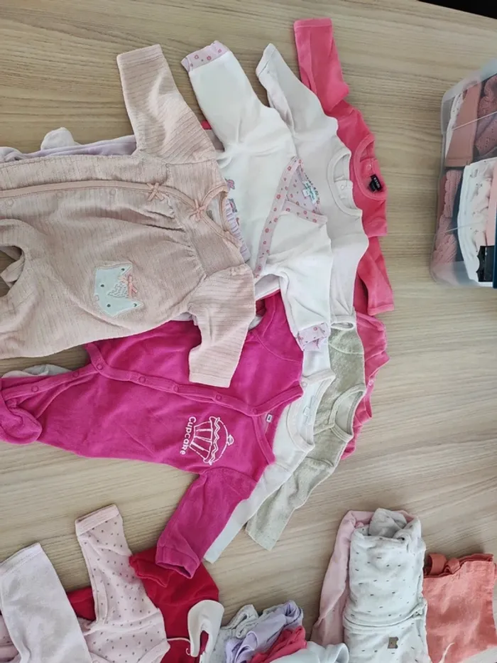 Lot 8 pyjamas 1 mois