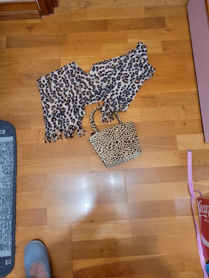 Petit sac à main et écharpe