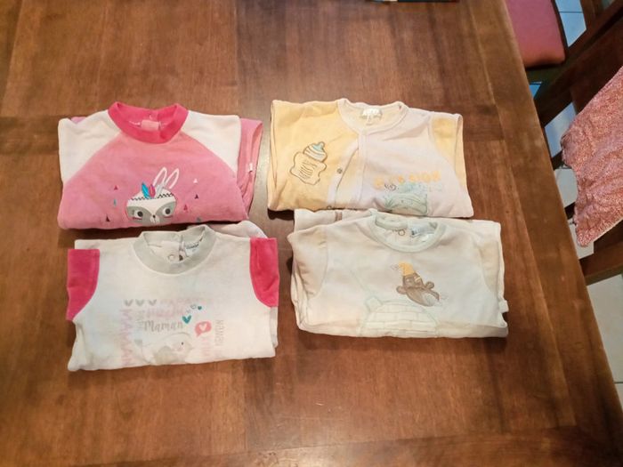 Lot de 4 pyjamas en 12 mois
