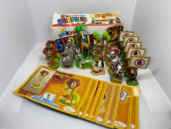 Lot de 17 figurines kinder surprise Madagascar 2 + boîte + leurs papiers