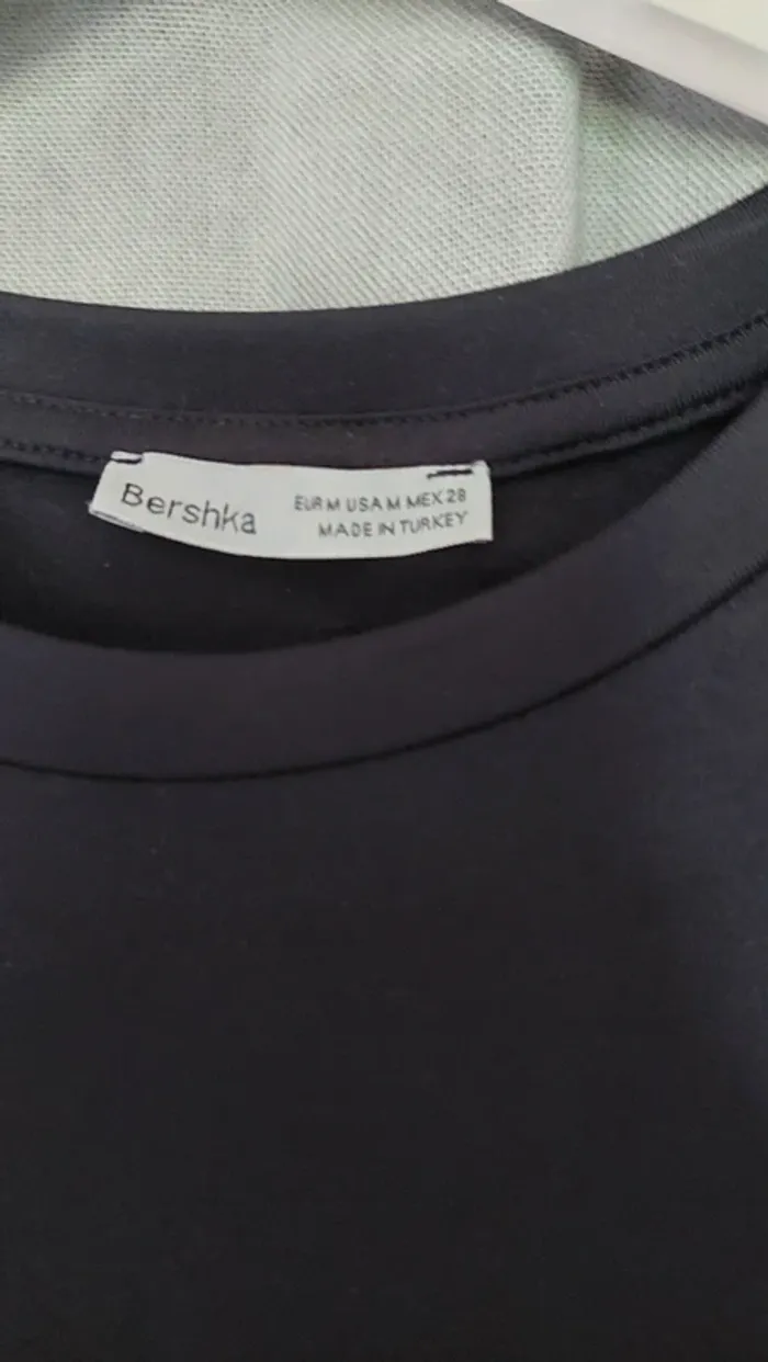 T-shirt Noir – Lanières Strassées dans le Dos – Bershka – Taille M - photo numéro 2